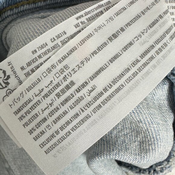 NWT Abercrombie Fitch 90s Relaxed Cutoff High Rise Shorts Size 22 / 36 Denim NEW - Picture 11 of 15